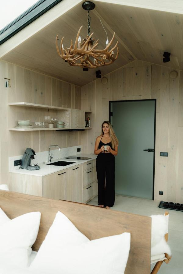 Wonderinn Arctic Utstrand Экстерьер фото