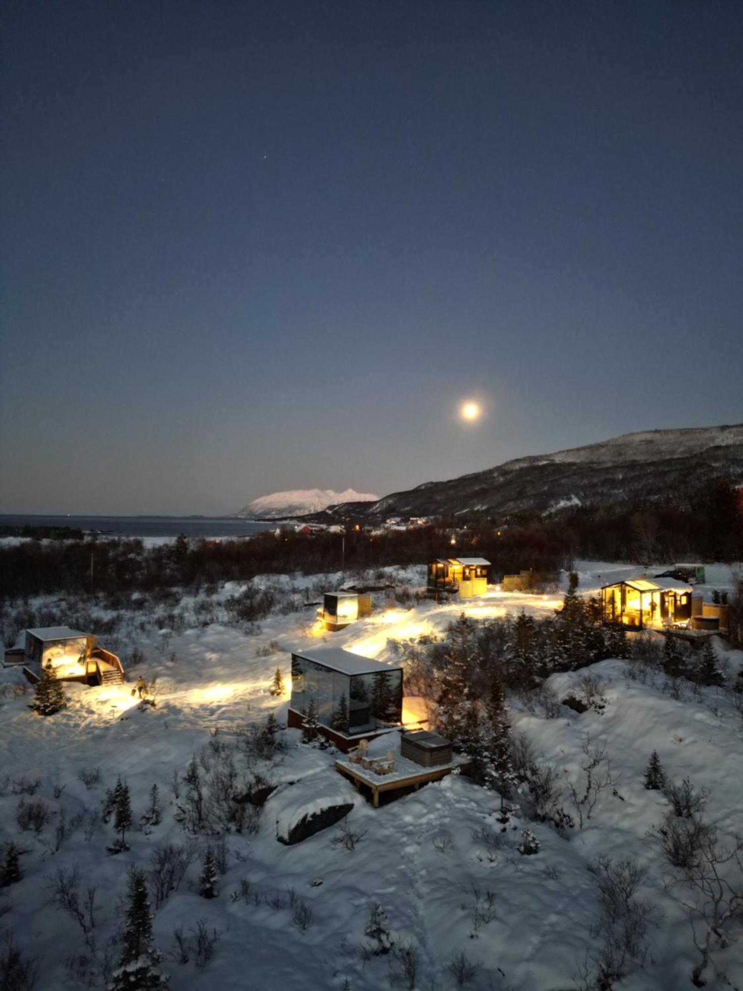 Wonderinn Arctic Utstrand Экстерьер фото